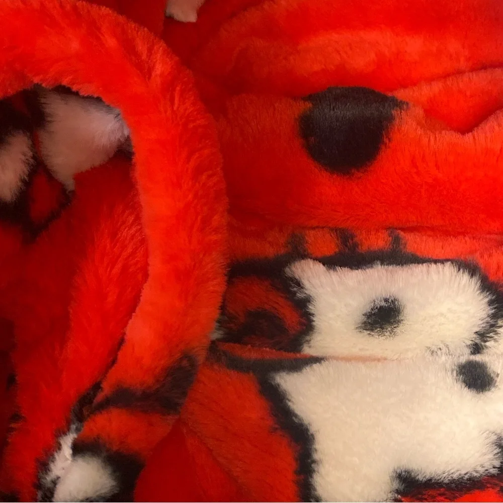 Hello Kitty Valentine’s Day Red Heart Plush Throw Blanket